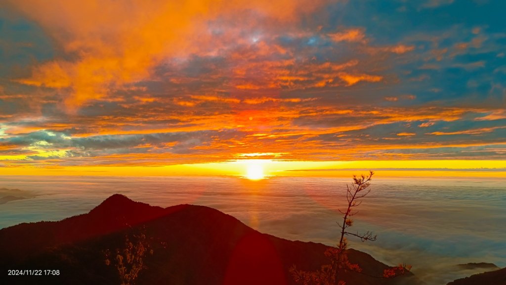 跟著雲海達人山友追雲趣-二訪 #鳶嘴山 解鎖 #黃金雲海 #夕陽雲海 #火燒雲 #琉璃光_2652052