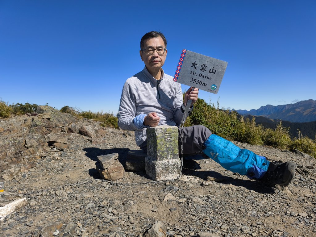 大雪中雪山封面圖