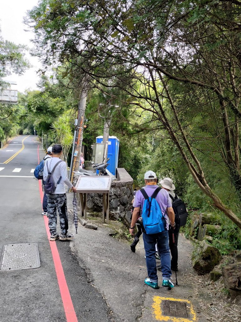 【台北市北投區】絹絲瀑布＋金包里大路(擎天崗→上磺溪停車場)_2679064