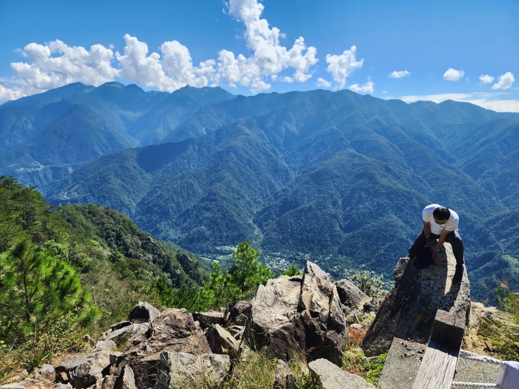 20241013東南稜上東卯山封面圖