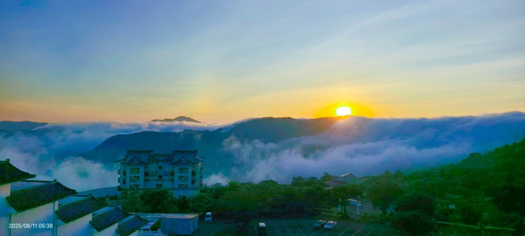 #新店四十份 #翡翠水庫壩頂 #夜景 #火燒雲 #日出 #雲瀑  #霧虹 8/11封面圖