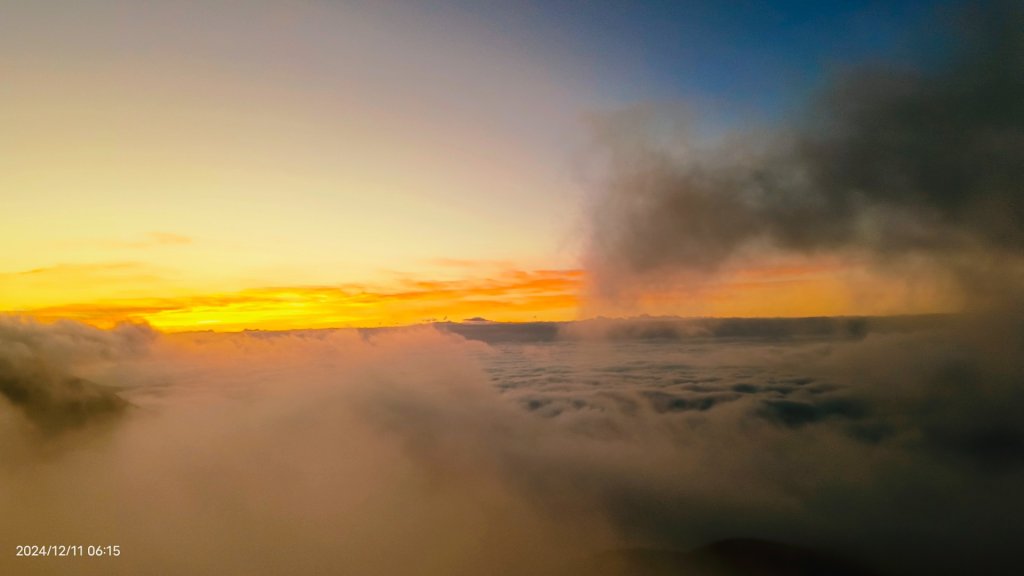 大屯山差強人意 #琉璃光 #火燒雲 #日出 #雲海 12/11_2666936