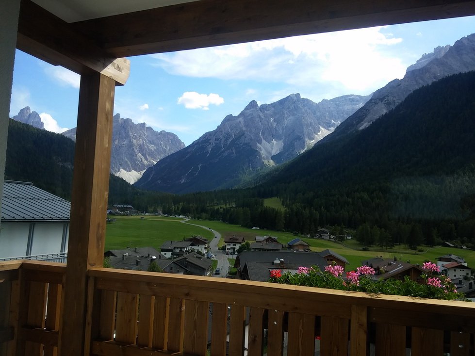 義大利多洛米提山封面圖