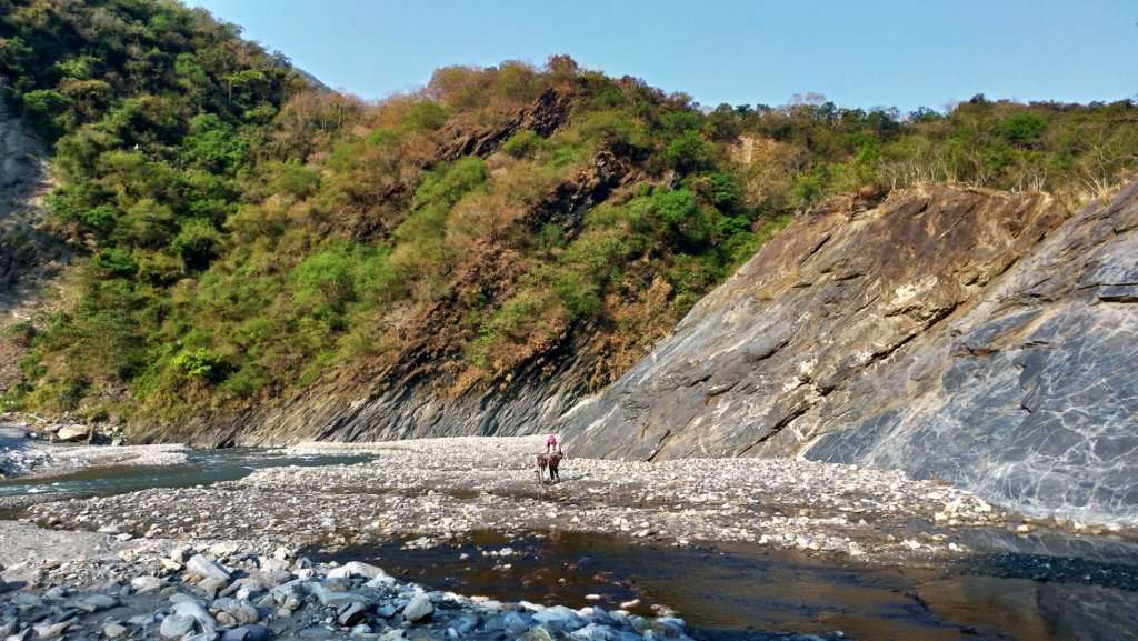 徒步32K勇闖哈尤溪～七彩岩壁_562841