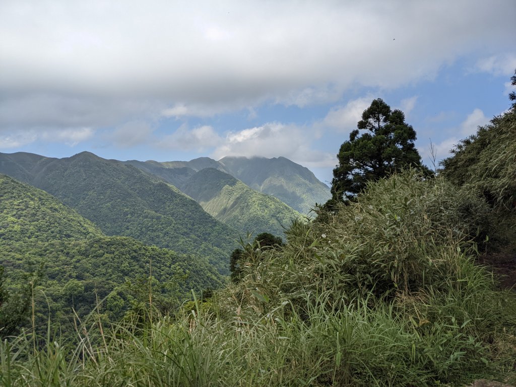 七星連走(小油坑 七星瀑布 夢幻湖 七星公園 七星東峰 七星主峰 凱達格蘭山 恐龍接吻石 七星南峰_1697717