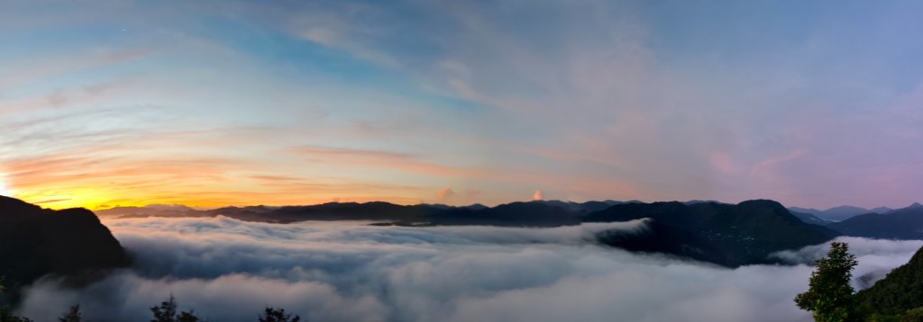 跟著雲海達人山友追雲趣 #琉璃光 #雲海流瀑 #日出雲海 #火燒雲 6/10_2808575