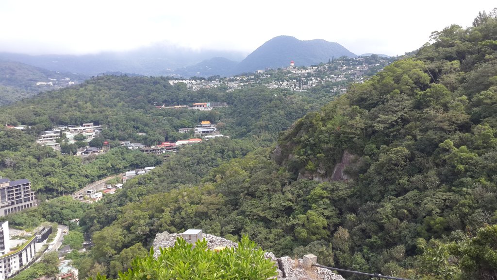 唭哩岸山, 軍艦岩, 丹鳳山, 翠峰瀑布封面圖