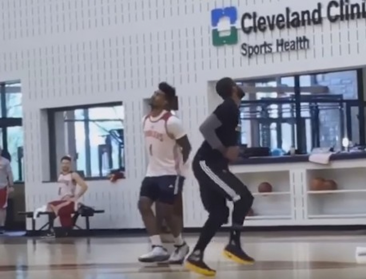 [有趣影片] 騎士Kyrie Irving & Iman Shumpert 練習後的熱舞 | 籃球筆記