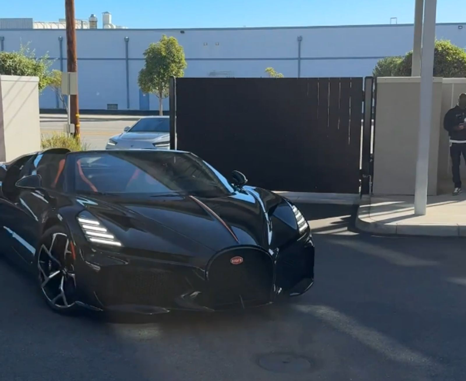 Luka Doncic開破億Bugatti Mistral超跑到場訓練引熱議