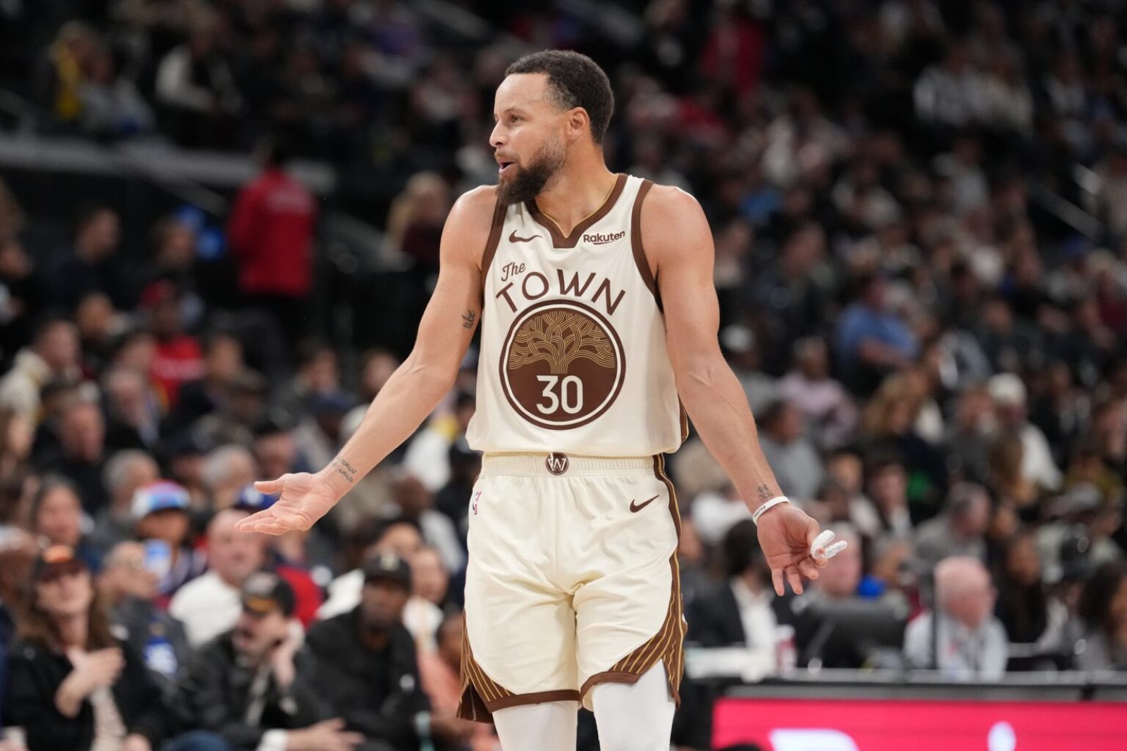 【影片】Curry談球進延遲響哨遭判不算：從沒見過