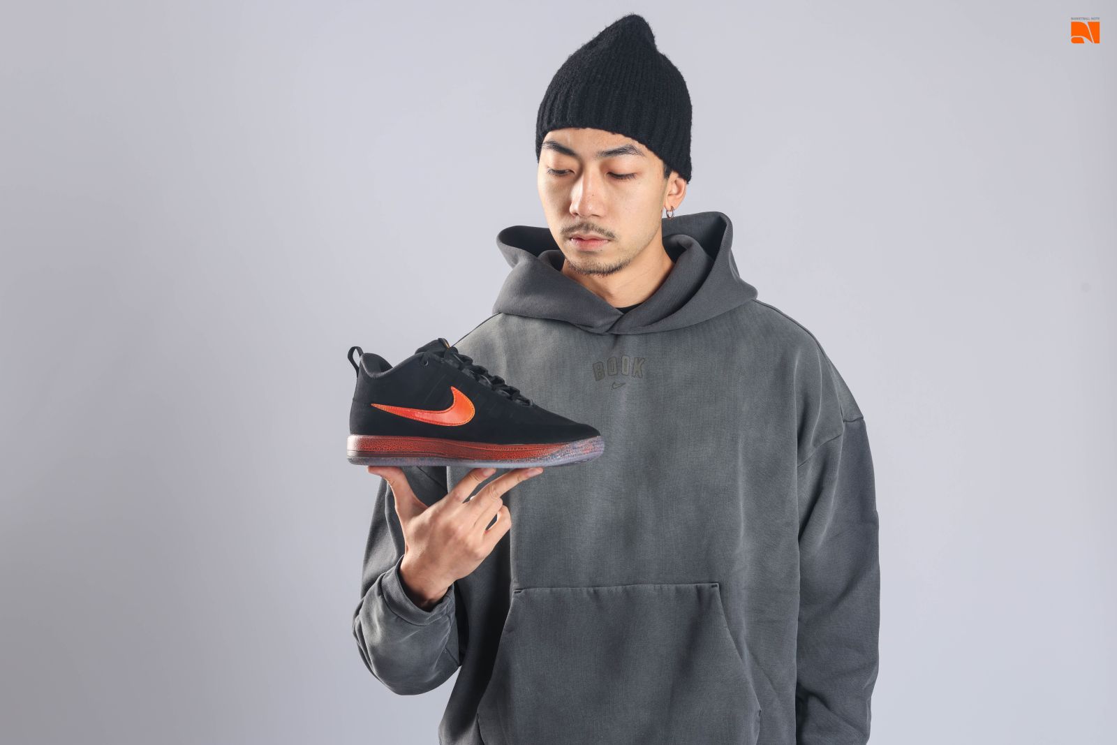 【開箱】一次帥完全身！Nike Book 2鞋款、系列服飾開箱一次看