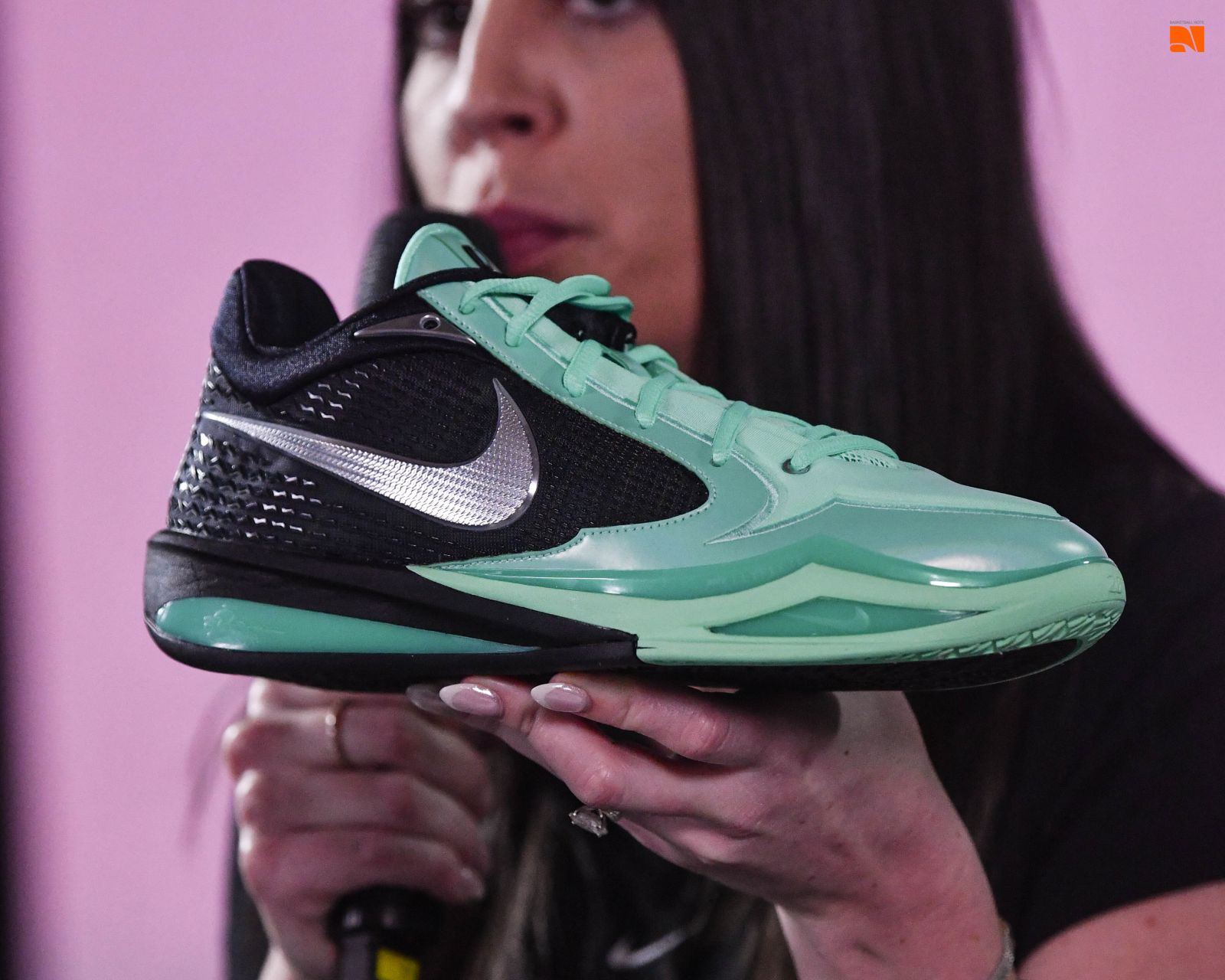 【新鞋速報】Nike Sabrina 4無預警曝光！全新TPU FlyPlate科技導入、將於七月迎來發售