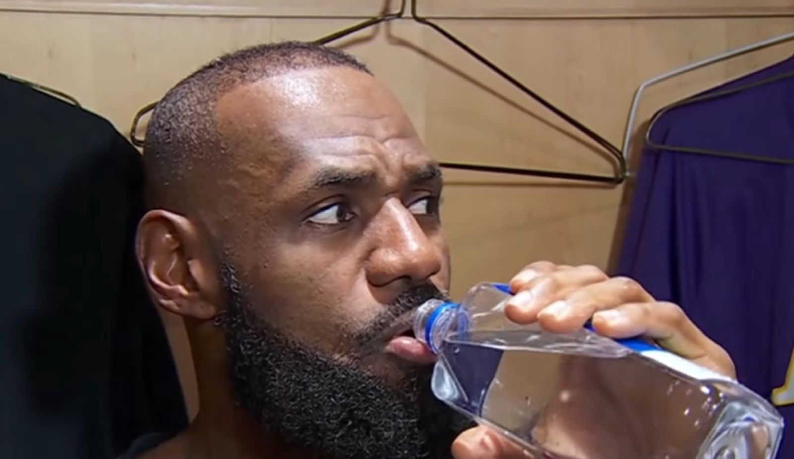 【影片】連續得分上雙紀錄被終斷是否會遺憾？LeBron：完全沒有，因為我們贏了