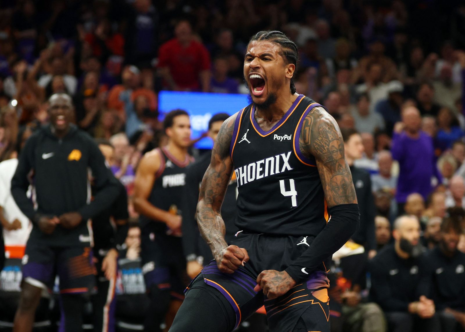 【影片】末節海嘯攻勢淘汰勇士！太陽以西區第8成功晉級季後賽