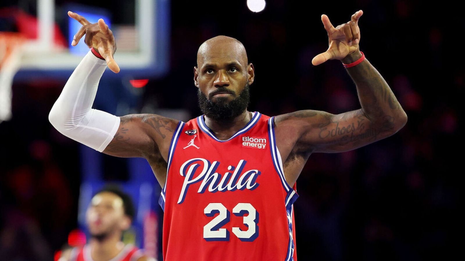 關鍵時刻致勝攻防！76人主帥讚LeBron James打出加盟最佳表現