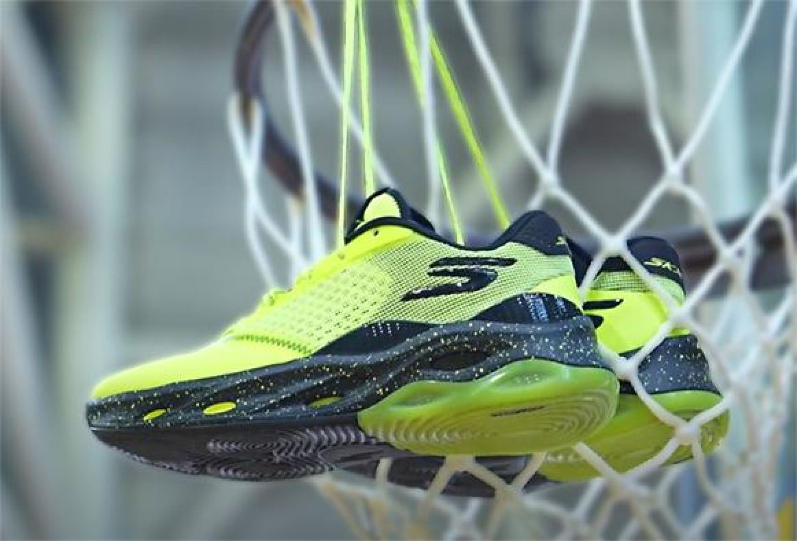 一張含有 足部穿著, 運動鞋, 鞋, 健走鞋 的圖片
自動產生的描述