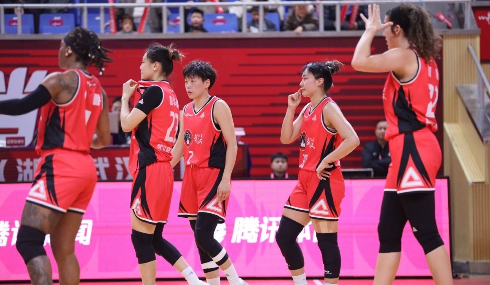 開罰球團一萬、球團就繳兩萬人民幣給聯盟！WCBA武漢女籃因發布「罰不還口獎」遭聯盟懲處