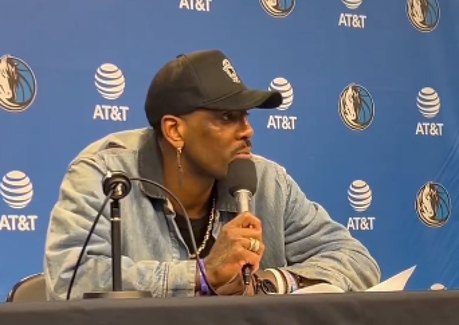 【影片】NBA/ 談自身領導力給予球隊影響 Irving:我們的休息室一直在互相溝通 | 籃球筆記