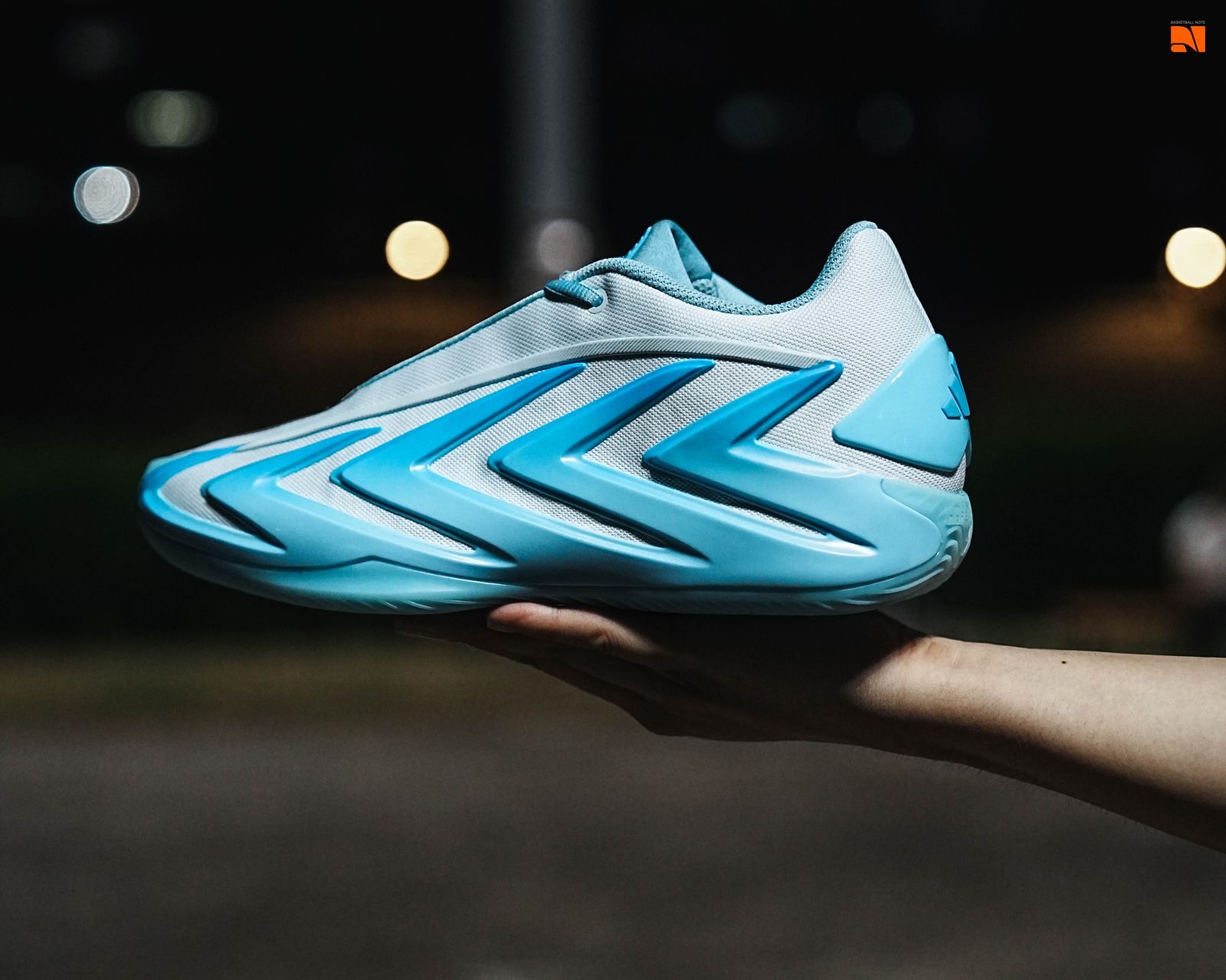 【評測】鋒線球員與背筐愛好者的實戰新選擇！adidas Anthony  Edwards 3科技與實戰性能全解析