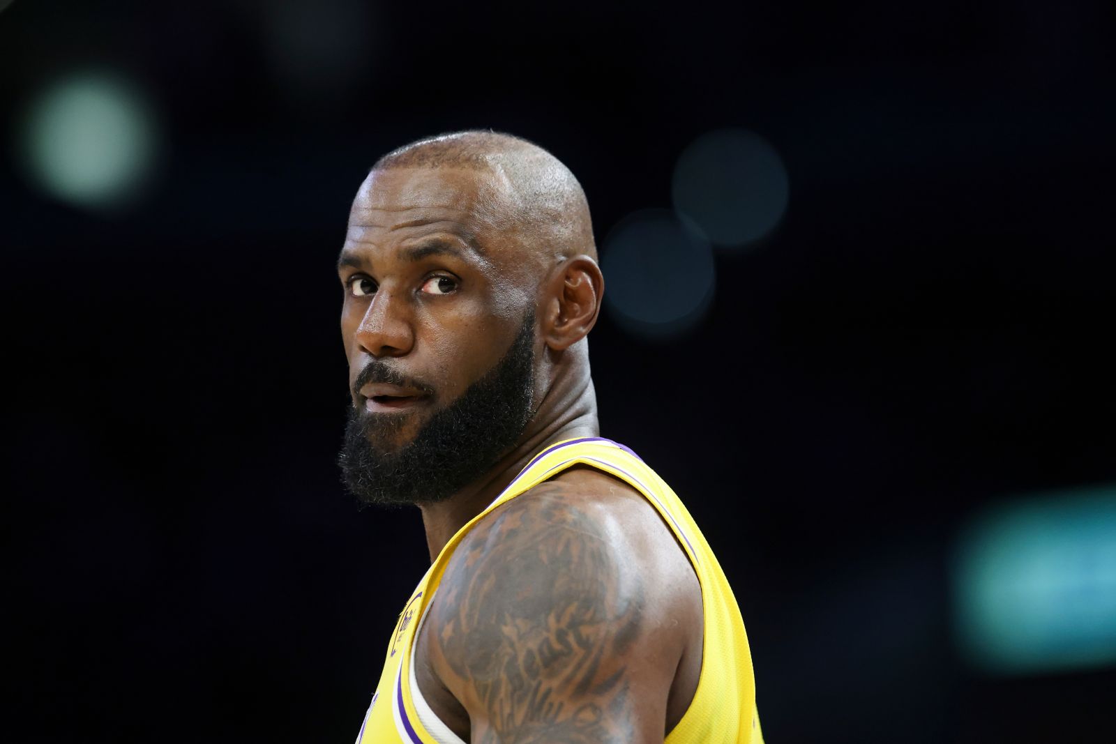 快艇曾討論開出一份年薪超過兩千萬以上美元合約給LeBron！以此說服他留在洛杉磯