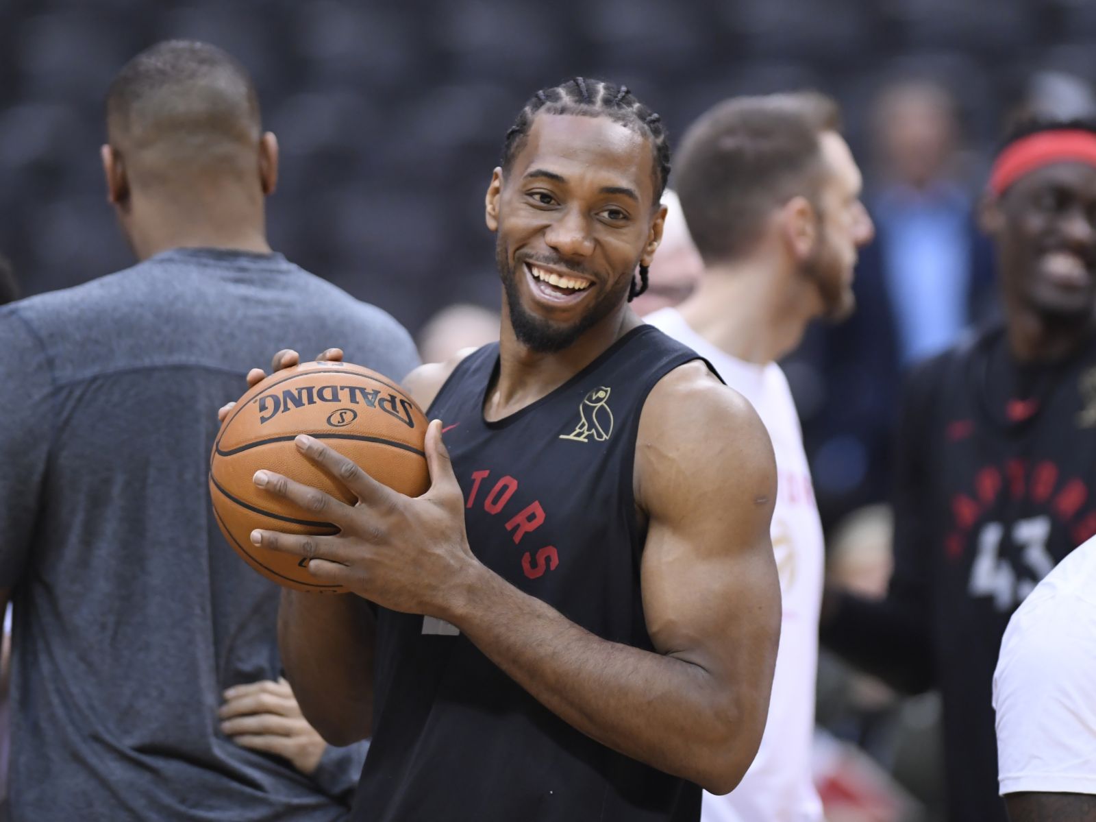 交易底定後完成續約！Kawhi Leonard與暴龍達成2年1.15億美元延長合約