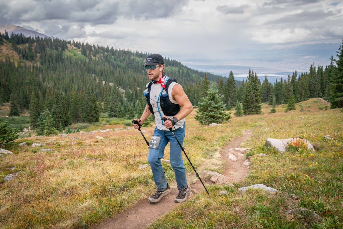 【話題】牛仔褲哥 Truett Hanes 再度穿著牛仔褲完成 Leadville 100 超馬賽！