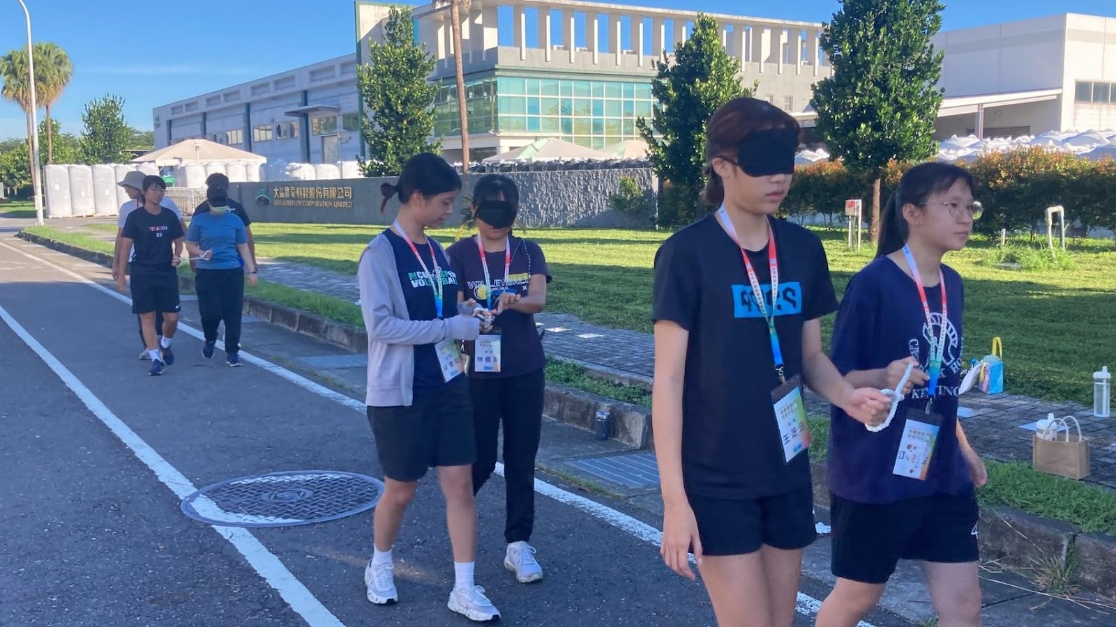 經過昨日的身心障礙學生體適能課程，共學營一大早安排了視障陪跑體驗，讓學員溫習體驗.jpg