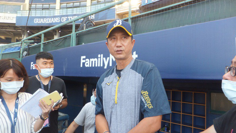 兄弟總教練丘昌榮可能動用三名洋投對決猿隊。記者藍宗標/攝影 兄弟總教練丘昌榮可能動用三名洋投對決猿隊。記者藍宗標/攝影