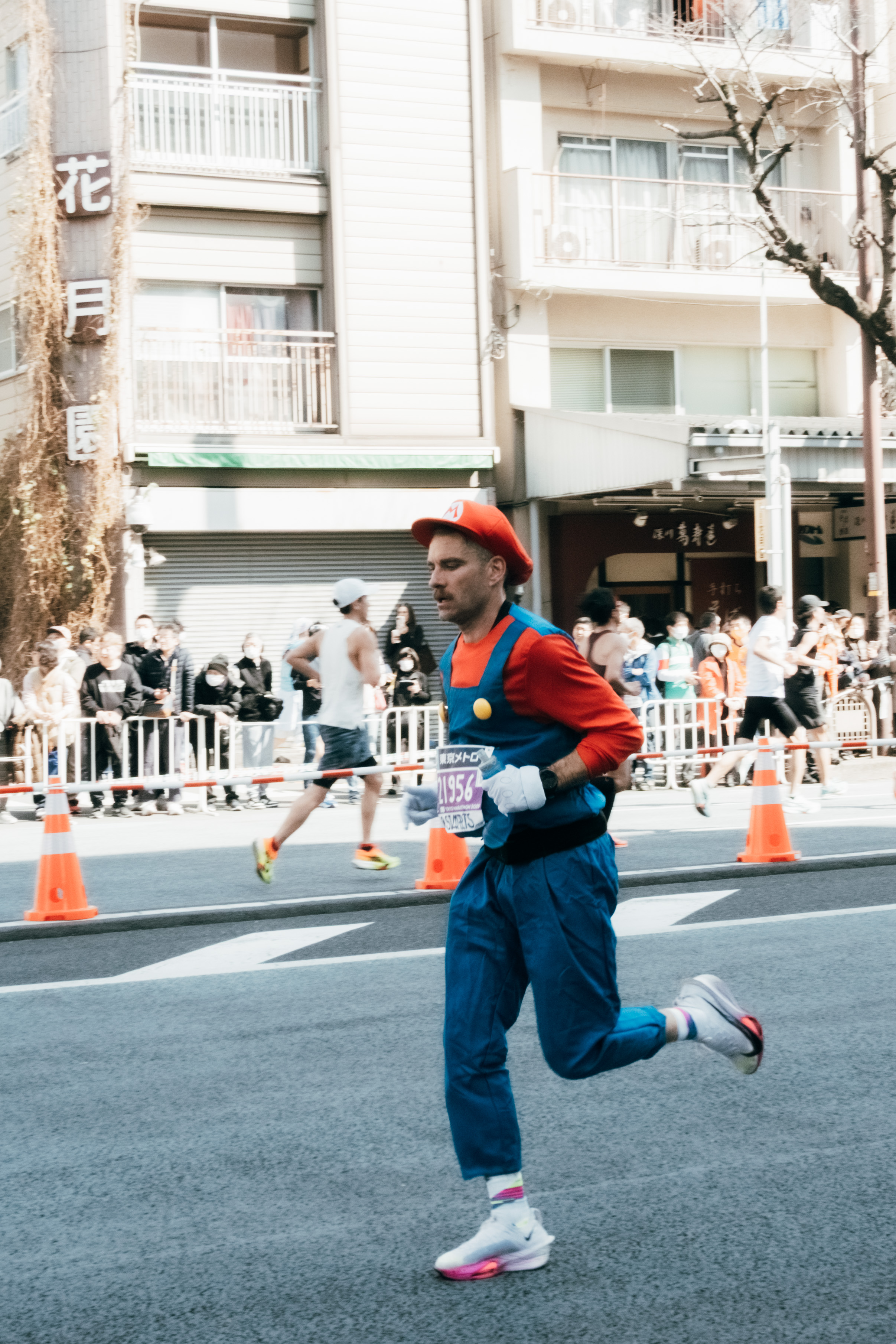 【人物】穿校服在雪梨馬跑出 2:44:12！馬來西亞跑者想喚起對校園霸凌的關注