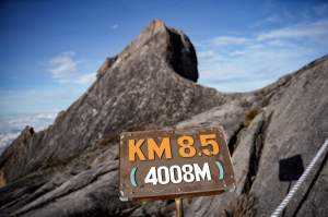 【馬來西亞 沙巴神山】攀登京那巴魯山x沙巴神山美麗日出壯觀雲海x高級山屋晚餐吃到飽