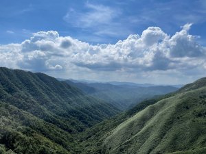 【抹茶山】宜蘭礁溪｜聖母山莊登山步道，夏天就要來一口抹茶山｜三角崙