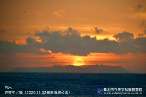 【曙光情報】臺北天文館精算2022年第一道曙光與日出時間，帶您捕捉瞬間綠光！