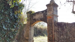 李棟山與李棟山古堡