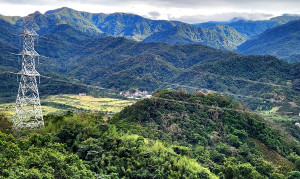 天上山岩洞內的奇觀，崖壁上的朝聖之路，日月洞，廣照禪寺步道