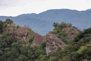 【五寮尖】新北三峽五寮尖，峭壁、雄峰、攀岩、拉繩、垂降、岩石陵線，驚險刺激，考驗膽量、體力的攀岩練習場，號稱為