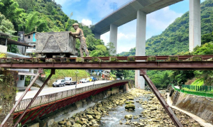 烏塗溪步道，大板根，摸乳巷古道，西帽子岩，炙子頭山，昇高坑瀑布