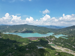 【鈺鼎步道】登頂俯瞰水庫全景!超高級登頂涼亭!