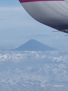 爬富士山-藍天開場暴雨天收場-沒出大景的富士山頂