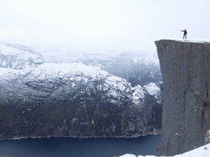 挪威-站在高度604M的聖壇岩看呂瑟峽灣