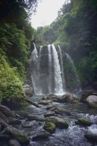 【鵝公髻山避暑行】有山有水有露營｜小百岳露營與八仙瀑布的療癒週末