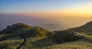 跨越城市天際線：信義區出發陽明山主峰健行，分析最順暢的登山管道