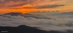 #石碇後山 #月亮 #曙光 #反燒 #日出 #雲海 8/3&10