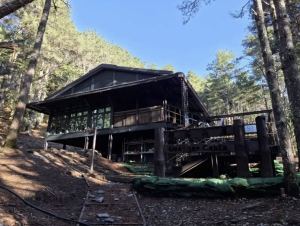 【新聞】海拔2575公尺享USB充電、乾溼分離 觀高山屋開出「百岳最貴住宿」