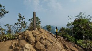 【仙山】苗栗獅潭仙山超高CP值、雖距離短但全程階梯，登頂前拉繩攀爬挑戰，登頂後絕美視野如夢如幻的仙山，值得一來再來的夢幻仙境。