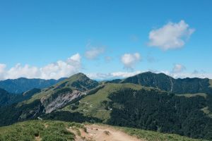 山始終在那