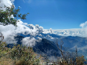 【台中和平】陡峭岩壁對懼高者很挑戰。 鳶嘴山步道