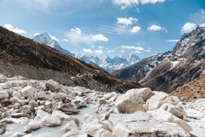 【國際山岳新聞】聖母峰「垃圾換押金」制度宣告失敗：改徵收不可退還清理費