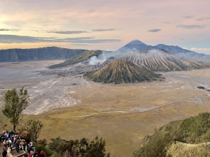 印尼布羅莫、伊真火山及爪哇島東部3大瀑布健行之旅