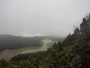  陰鬱翠峰湖