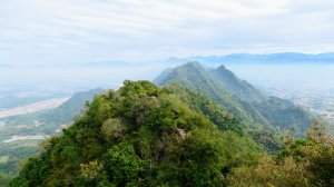 旗尾山,旗山老街與糖廠